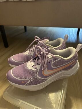 Nike Lilac & Peach Lightweight Trainers